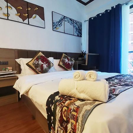 Warm Makati Aparthotel Makati City Kültér fotó