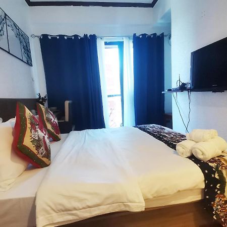 Warm Makati Aparthotel Makati City Kültér fotó
