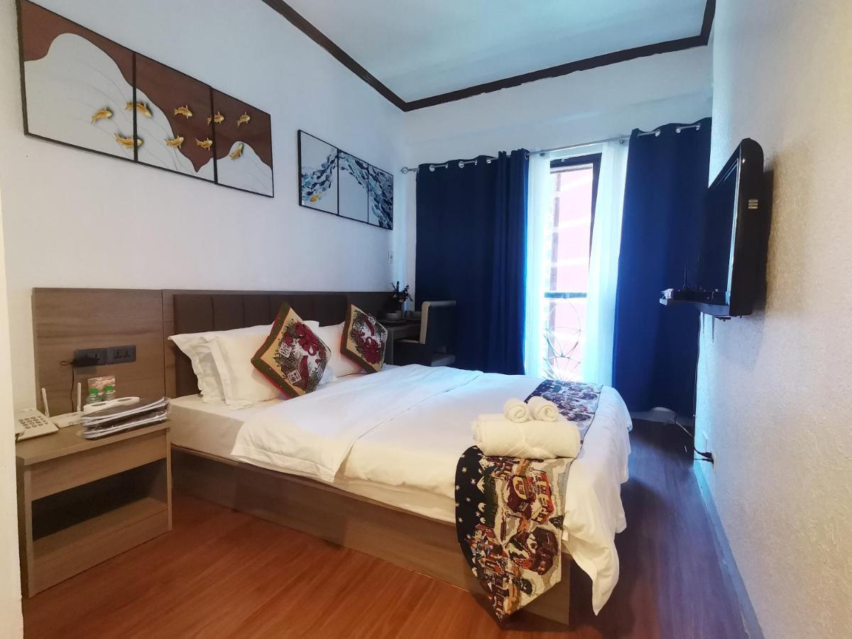 Warm Makati Aparthotel Makati City Kültér fotó