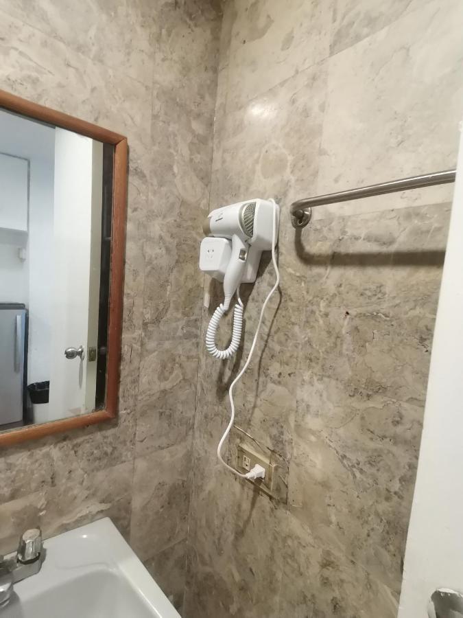 Warm Makati Aparthotel Makati City Kültér fotó