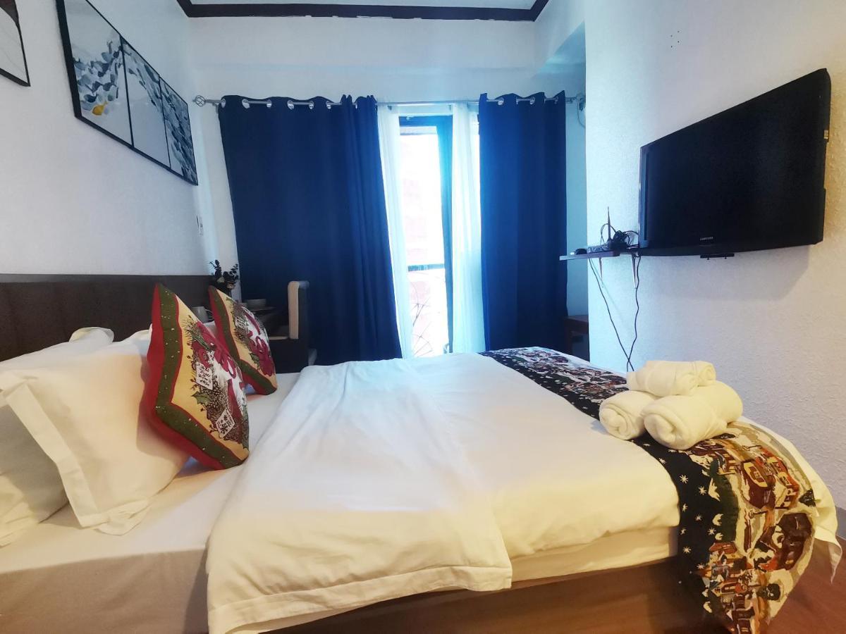 Warm Makati Aparthotel Makati City Kültér fotó