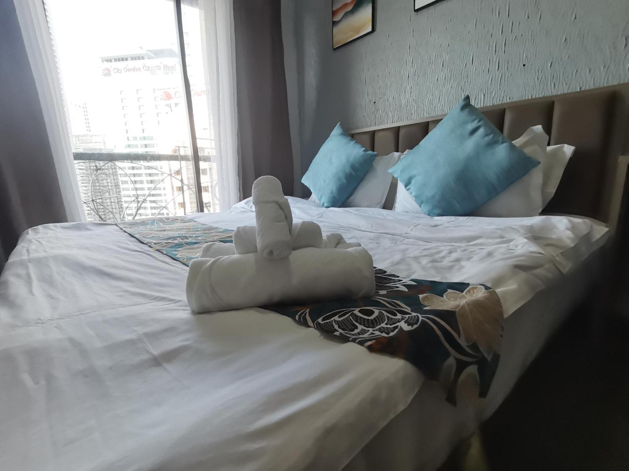 Warm Makati Aparthotel Makati City Kültér fotó